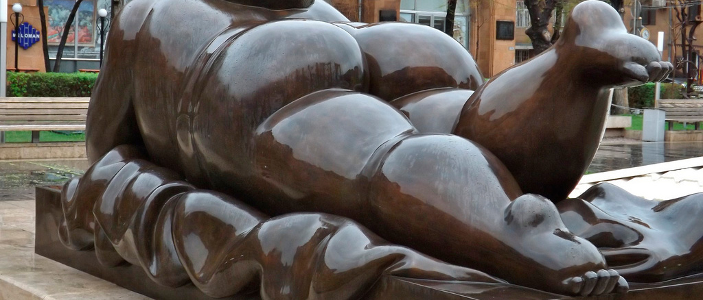 Скульптура «Курящая женщина»