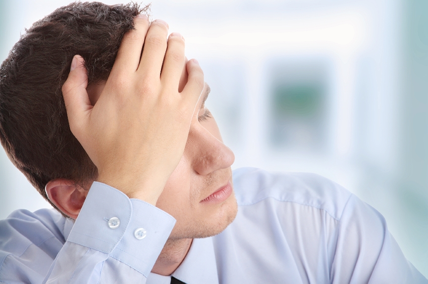 мужчина в печали