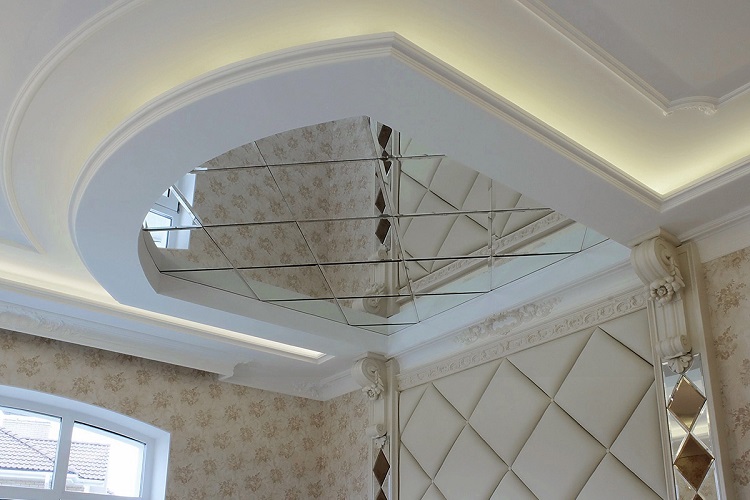 Зеркальный потолок